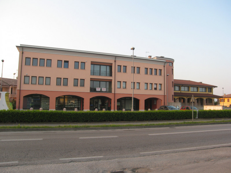 Ufficio di 95 mq netti in elegante fabbricato di alta rappresentanza con finiture di alta qualità...