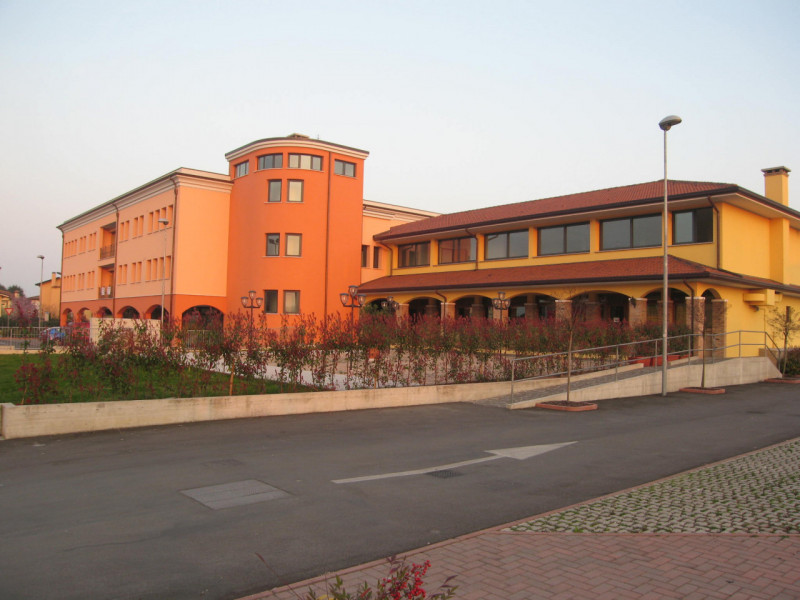 Ufficio di 95 mq netti in elegante fabbricato di alta rappresentanza con finiture di alta qualità...