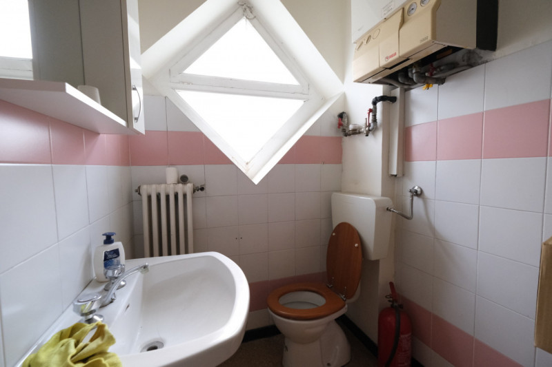 Inserito all'interno di un palazzo degli anni 60, ristrutturato esternamente ad inizio anni 2000,...