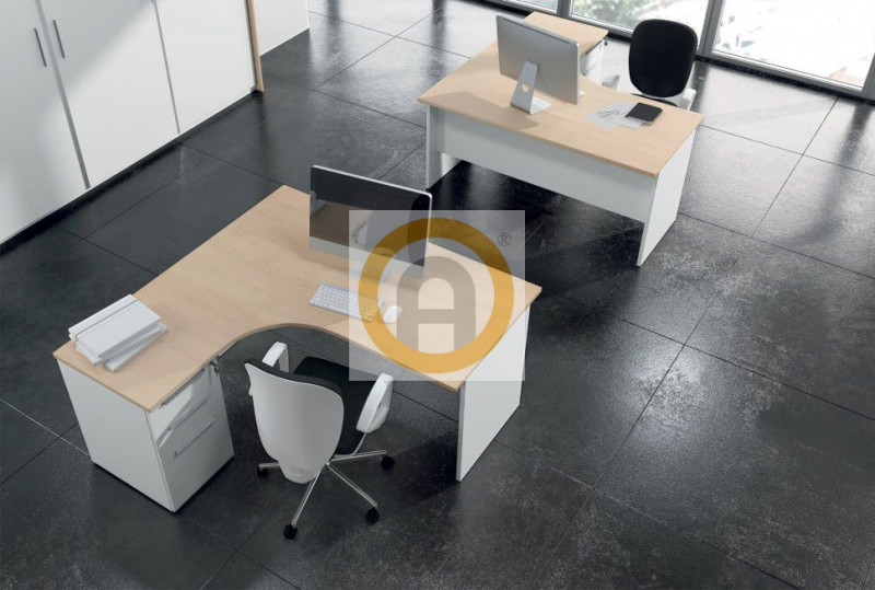 Posizione Strategica e Massima Visibilità
In posizione privilegiata a pochi passi dal Centro Stor...