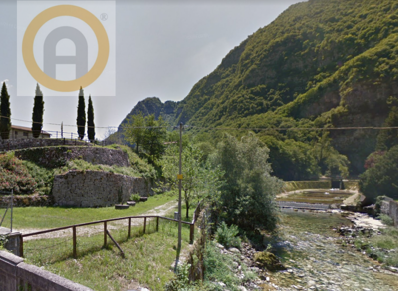 In un contesto naturale e paesaggistico di rara bellezza, proponiamo in vendita rustico situata a...