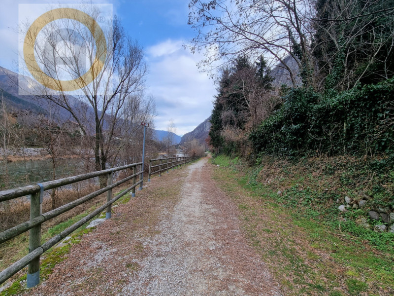 In un contesto naturale e paesaggistico di rara bellezza, proponiamo in vendita rustico situata a...