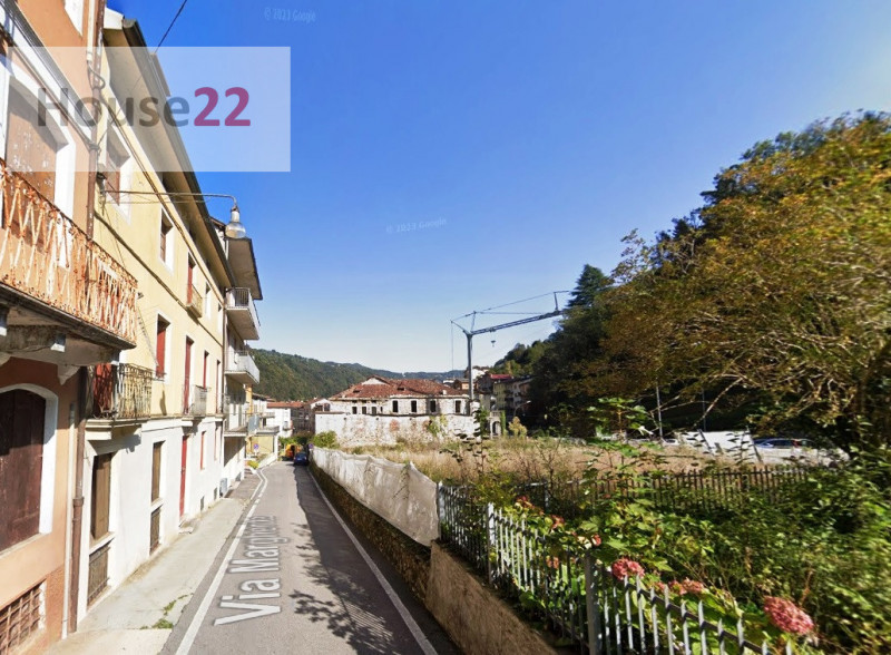 RECOARO TERME (Vicenza). In centro al pese vendesi intera palazzina di Mq 700 disposta su 6 livel...