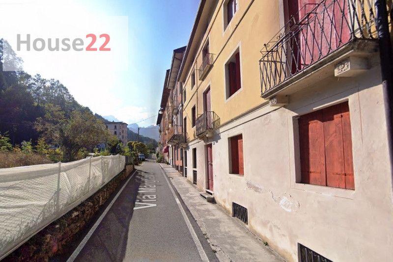 RECOARO TERME (Vicenza). In centro al pese vendesi intera palazzina di Mq 700 disposta su 6 livel...