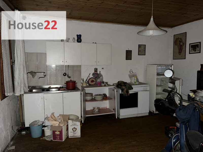 RECOARO TERME (Vicenza). In centro al pese vendesi intera palazzina di Mq 700 disposta su 6 livel...