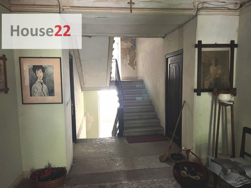 RECOARO TERME (Vicenza). In centro al pese vendesi intera palazzina di Mq 700 disposta su 6 livel...