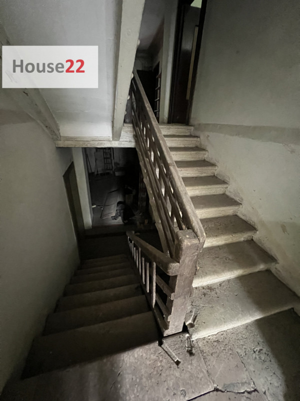 RECOARO TERME (Vicenza). In centro al pese vendesi intera palazzina di Mq 700 disposta su 6 livel...