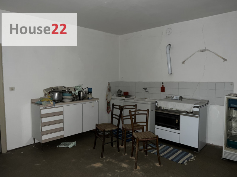 RECOARO TERME (Vicenza). In centro al pese vendesi intera palazzina di Mq 700 disposta su 6 livel...
