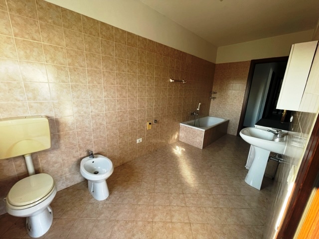 Masi, nel centro del comune, vi presentiamo un appartamento trilocale in vendita. L'immobile si t...