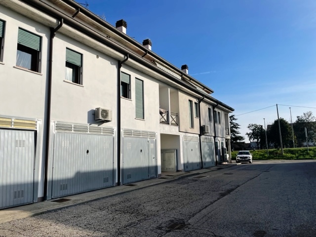 Masi, nel centro del comune, vi presentiamo un appartamento trilocale in vendita. L'immobile si t...