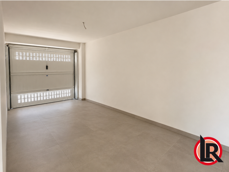 Al Residence Grafite disponiamo di secondo duplex tricamere. Accesso pedonale indipendente con gi...