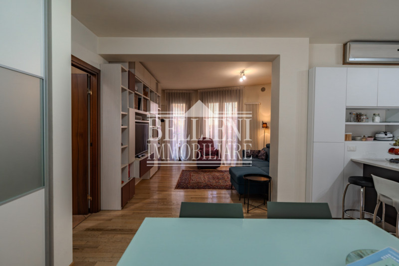 SAN MARCO: Proponiamo in vendita in un contesto moderno una casa a schiera di testa con ampio gia...