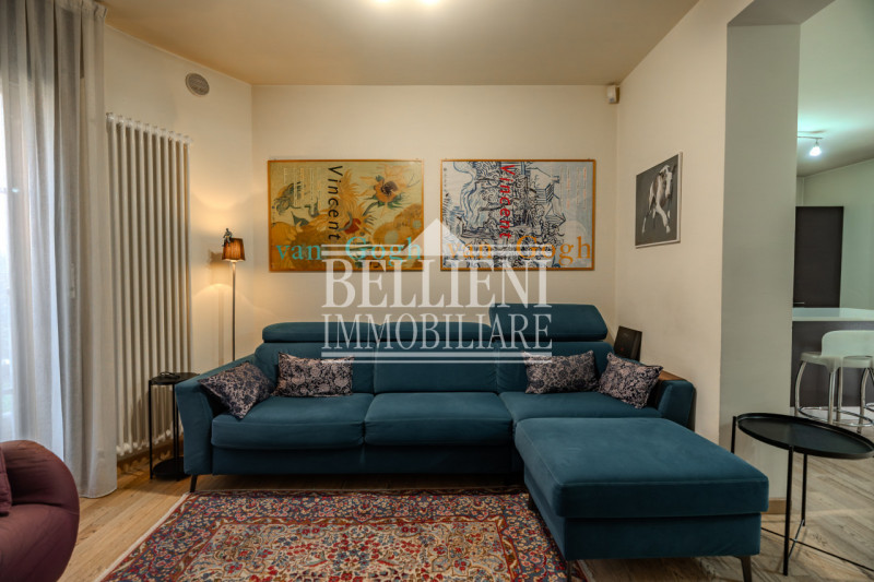 SAN MARCO: Proponiamo in vendita in un contesto moderno una casa a schiera di testa con ampio gia...