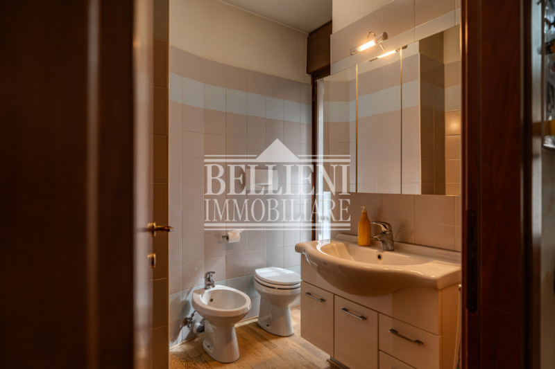 SAN MARCO: Proponiamo in vendita in un contesto moderno una casa a schiera di testa con ampio gia...