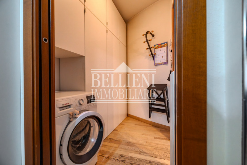 SAN MARCO: Proponiamo in vendita in un contesto moderno una casa a schiera di testa con ampio gia...