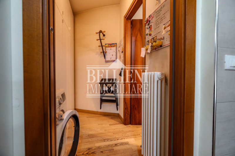 SAN MARCO: Proponiamo in vendita in un contesto moderno una casa a schiera di testa con ampio gia...