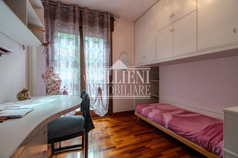 SAN MARCO: Proponiamo in vendita in un contesto moderno una casa a schiera di testa con ampio gia...