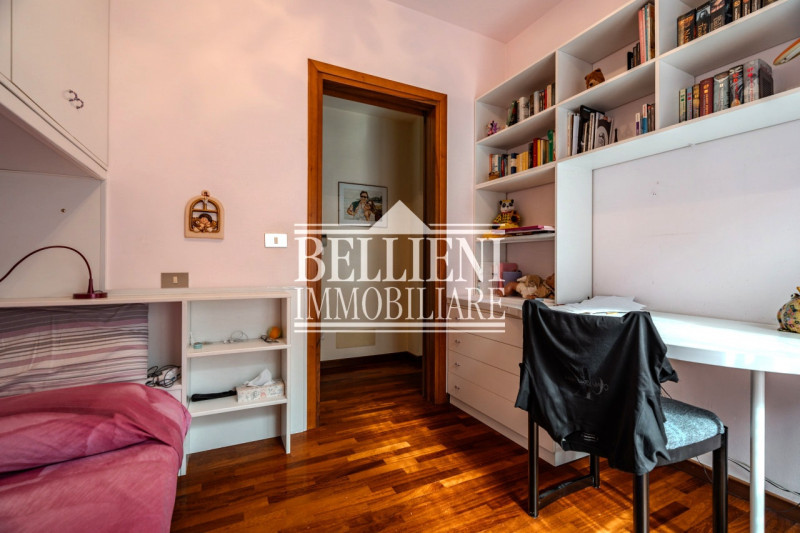SAN MARCO: Proponiamo in vendita in un contesto moderno una casa a schiera di testa con ampio gia...