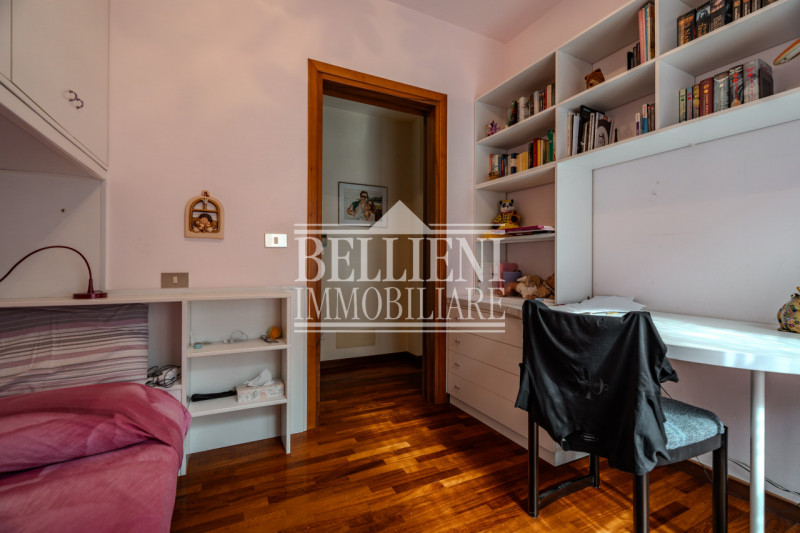 SAN MARCO: Proponiamo in vendita in un contesto moderno una casa a schiera di testa con ampio gia...