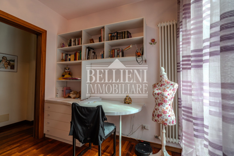 SAN MARCO: Proponiamo in vendita in un contesto moderno una casa a schiera di testa con ampio gia...