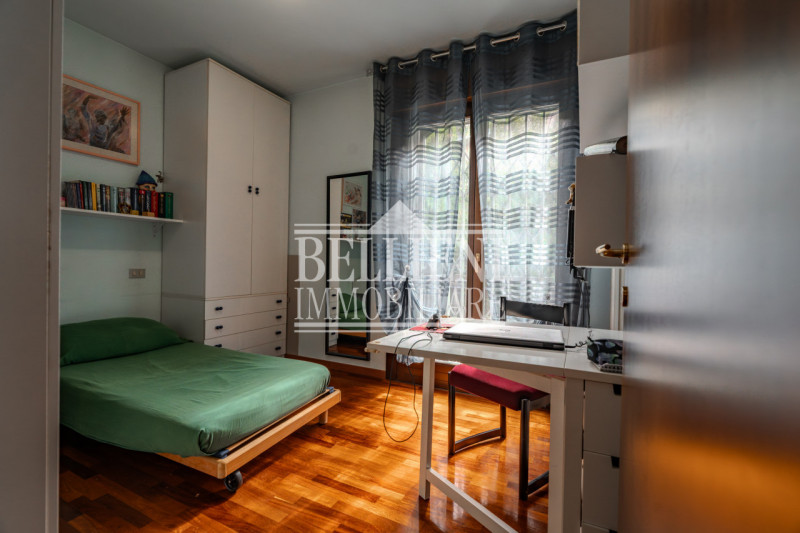 SAN MARCO: Proponiamo in vendita in un contesto moderno una casa a schiera di testa con ampio gia...