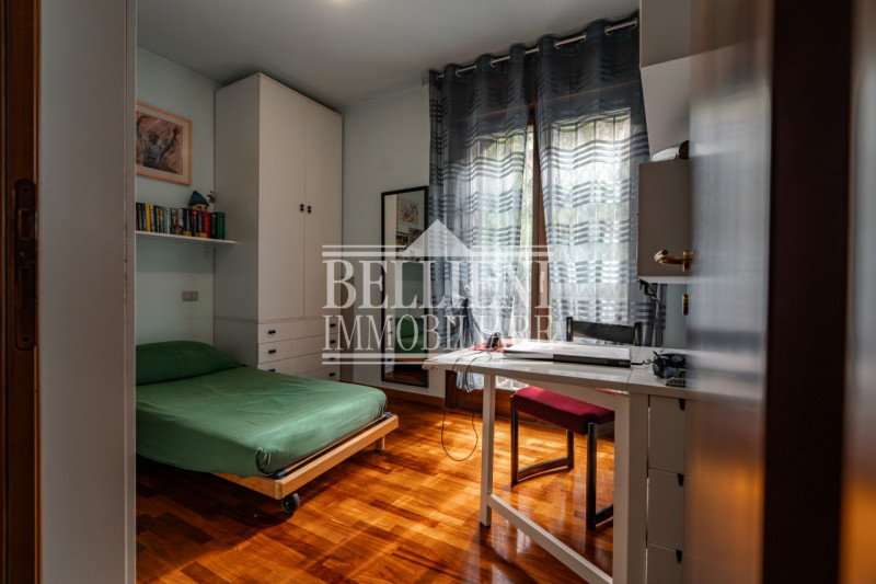 SAN MARCO: Proponiamo in vendita in un contesto moderno una casa a schiera di testa con ampio gia...