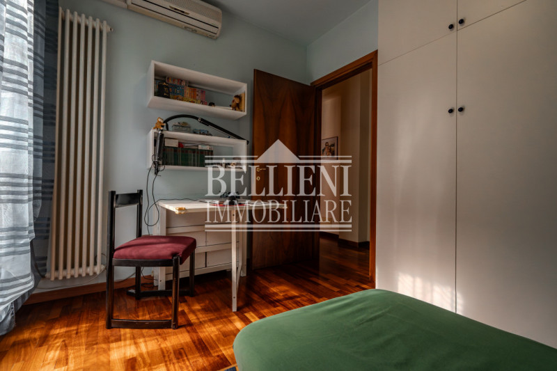 SAN MARCO: Proponiamo in vendita in un contesto moderno una casa a schiera di testa con ampio gia...