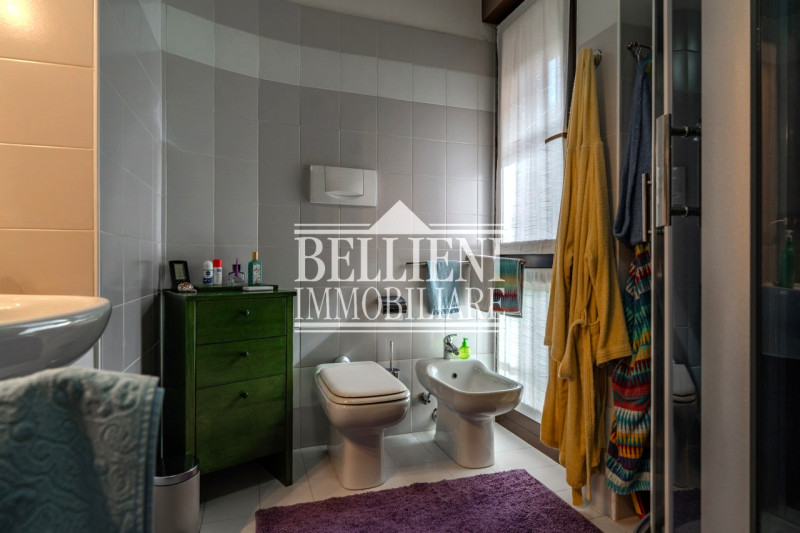 SAN MARCO: Proponiamo in vendita in un contesto moderno una casa a schiera di testa con ampio gia...