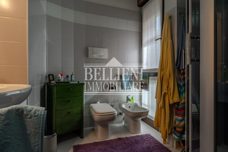 SAN MARCO: Proponiamo in vendita in un contesto moderno una casa a schiera di testa con ampio gia...