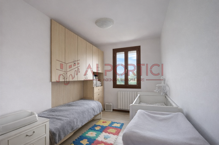 Comune di PIOVE DI SACCO – VILLETTA A SCHIERA porzione di testa arredata e caratterizzata da ingr...