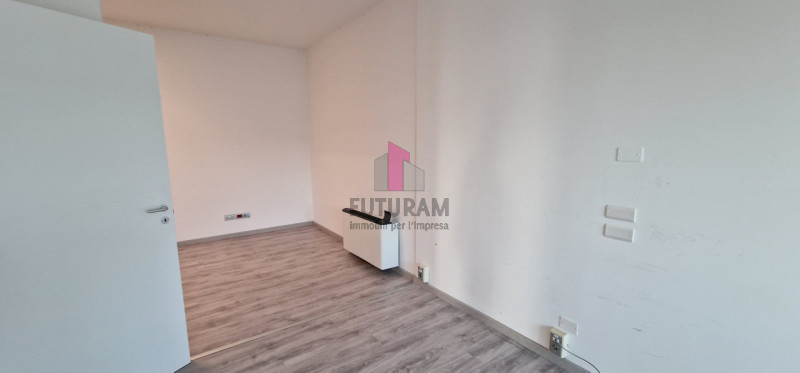 Padova rif. 251MAT Tel. 3403358378

Padova in corso stati uniti si propone in affitto direzionale...