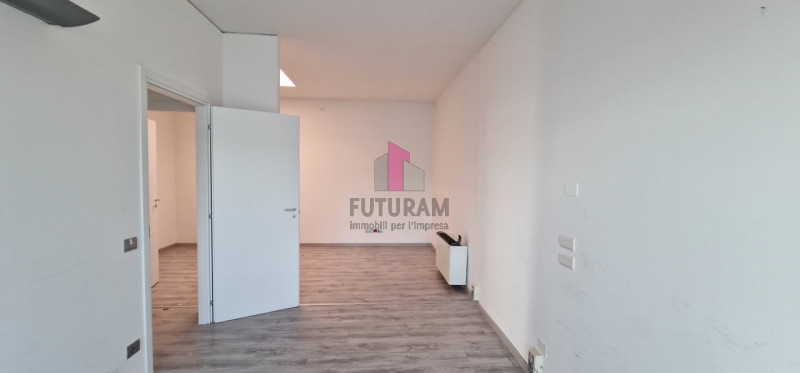 Padova rif. 251MAT Tel. 3403358378

Padova in corso stati uniti si propone in affitto direzionale...