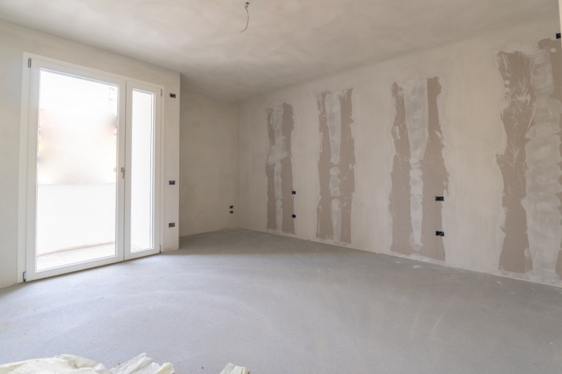 Per informazioni: 335/8345159. A Ponte della Priula (TV) proponiamo in vendita appartamento di nu...