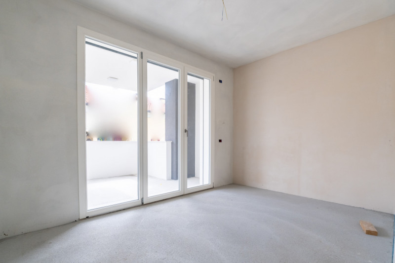 Per informazioni: 335/8345159. A Ponte della Priula (TV) proponiamo in vendita appartamento di nu...