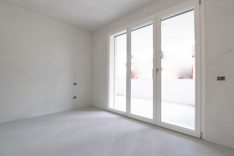 Per informazioni: 335/8345159. A Ponte della Priula (TV) proponiamo in vendita appartamento di nu...