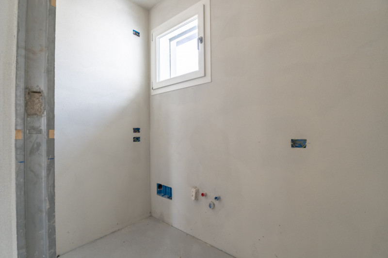 Per informazioni: 335/8345159. A Ponte della Priula (TV) proponiamo in vendita appartamento di nu...