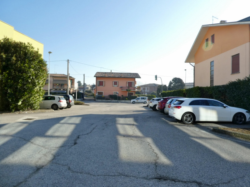 VICENZA NORD - POVOLARO DI DUEVILLE: VENDESI UFFICIO DI 400 MQ AL PIANO PRIMO ED ULTIMO DI OTTIMO...