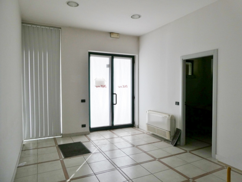VICENZA NORD - POVOLARO DI DUEVILLE: VENDESI UFFICIO DI 360 MQ AL PIANO TERRENO CON 16 POSTI AUTO...
