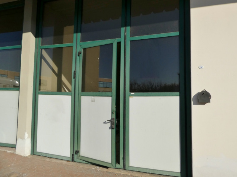 VICENZA NORD - POVOLARO DI DUEVILLE: VENDESI UFFICIO DI 360 MQ AL PIANO TERRENO CON 16 POSTI AUTO...