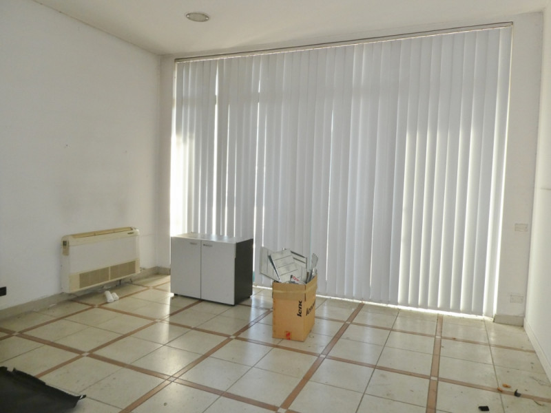VICENZA NORD - POVOLARO DI DUEVILLE: VENDESI UFFICIO DI 360 MQ AL PIANO TERRENO CON 16 POSTI AUTO...