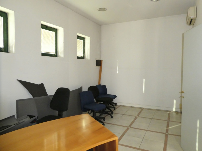 VICENZA NORD - POVOLARO DI DUEVILLE: VENDESI UFFICIO DI 360 MQ AL PIANO TERRENO CON 16 POSTI AUTO...