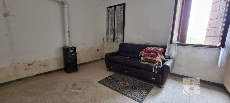 Rif. SE36 - Proponiamo tipico casale singolo di campagna immerso nel verde e allo stesso tempo a ...