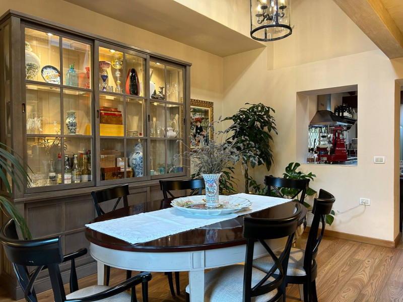 Rovolon (PD):
Immersa nella quiete e bellezza dei Colli Berici, proponiamo una raffinata casa sin...