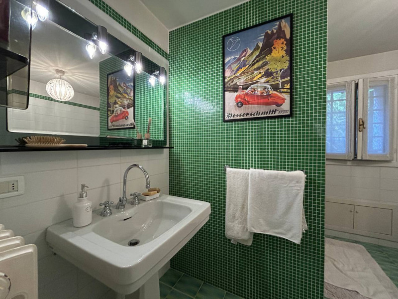 Rovolon (PD):
Immersa nella quiete e bellezza dei Colli Berici, proponiamo una raffinata casa sin...