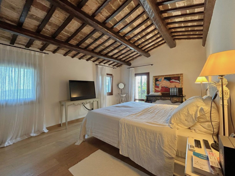 Rovolon (PD):
Immersa nella quiete e bellezza dei Colli Berici, proponiamo una raffinata casa sin...