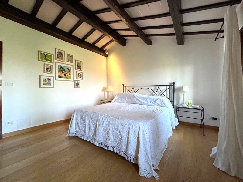 Rovolon (PD):
Immersa nella quiete e bellezza dei Colli Berici, proponiamo una raffinata casa sin...