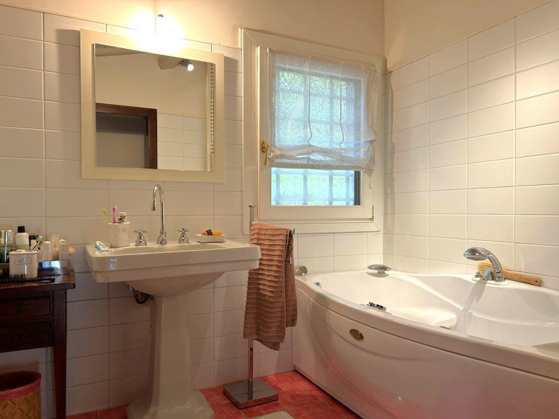 Rovolon (PD):
Immersa nella quiete e bellezza dei Colli Berici, proponiamo una raffinata casa sin...