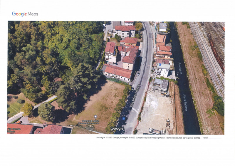VICENZA viale Fusinato, inconsueta opportunità di intero fabbricato indipendente sviluppato nel s...