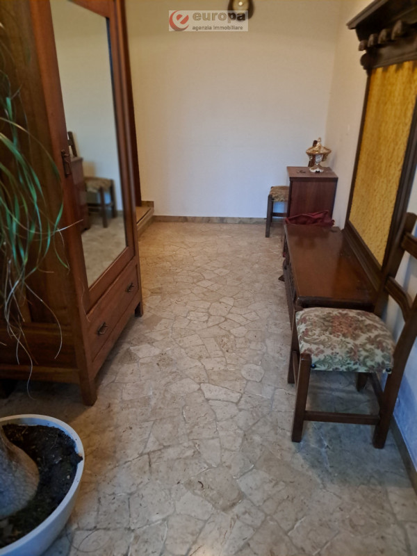 VICENZA, in viale Fusinato, interessante opportunità di acquistare un intero fabbricato indipende...