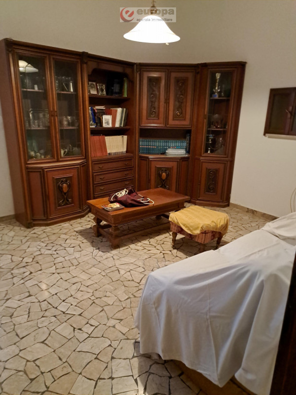 VICENZA, in viale Fusinato, interessante opportunità di acquistare un intero fabbricato indipende...